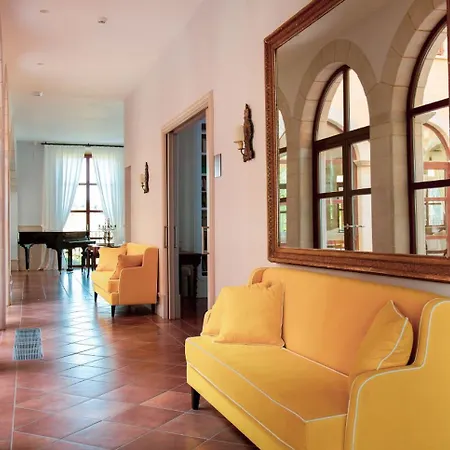 Hotel Casa Anamaria 4*